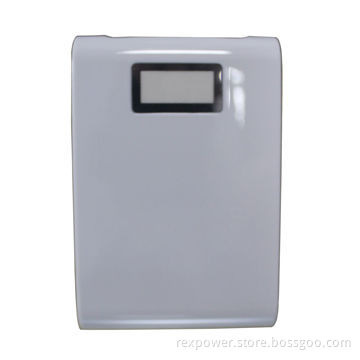 Capacity/8,800mAh (18650x4)/Input 5.0-5.5V DC 1A/Output/4.7-5.5V DC 2.1A Max./Case Material Plastic